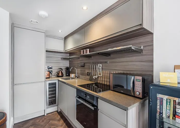 Chic One Bed Apartment- City Living In Converted Cocoa Warehouse York Parking